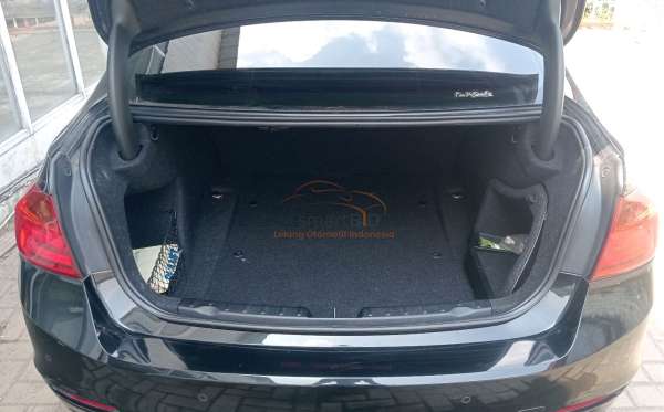 BMW 335i AT (CBU)