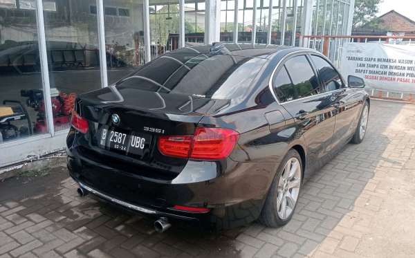 BMW 335i AT (CBU)