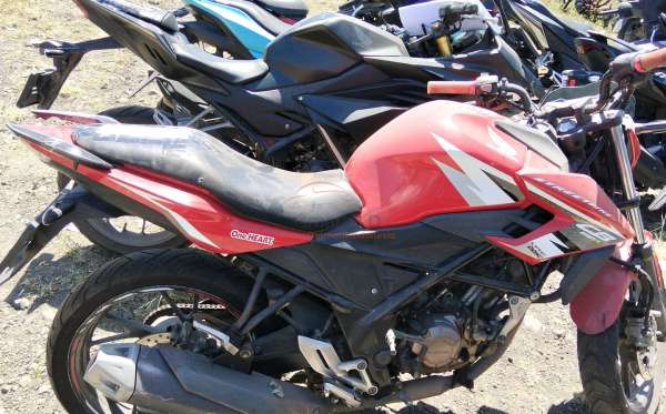 HONDA  CB 150 R