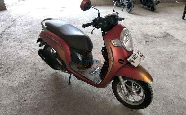 HONDA SCOOPY eSP STYLISH