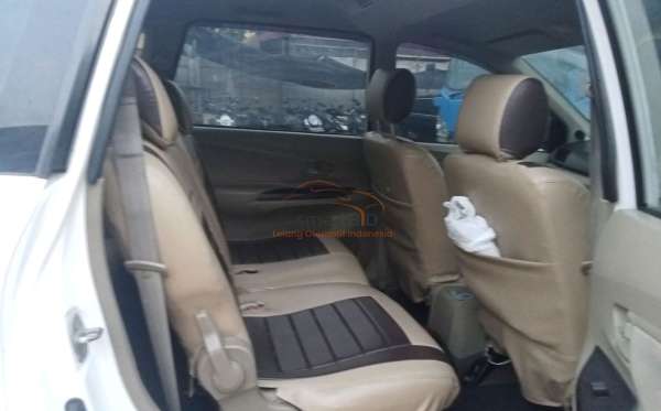 TOYOTA AVANZA