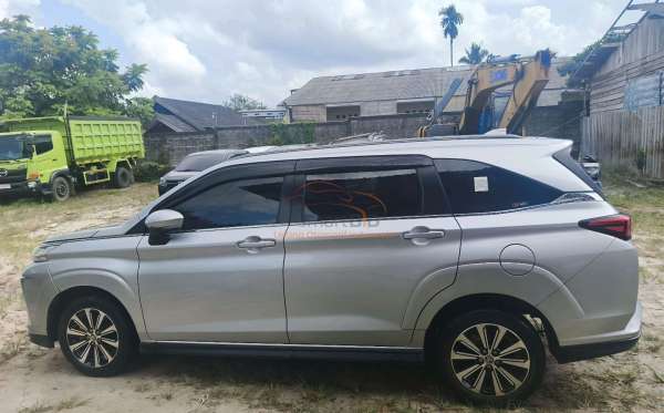 TOYOTA  AVANZA  VELOZ