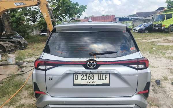 TOYOTA  AVANZA  VELOZ