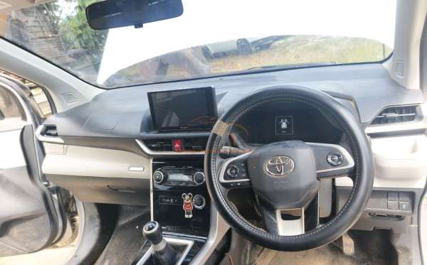 TOYOTA  AVANZA  VELOZ