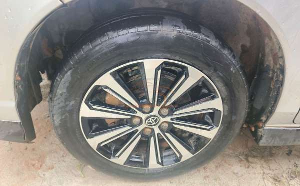 TOYOTA  AVANZA  VELOZ