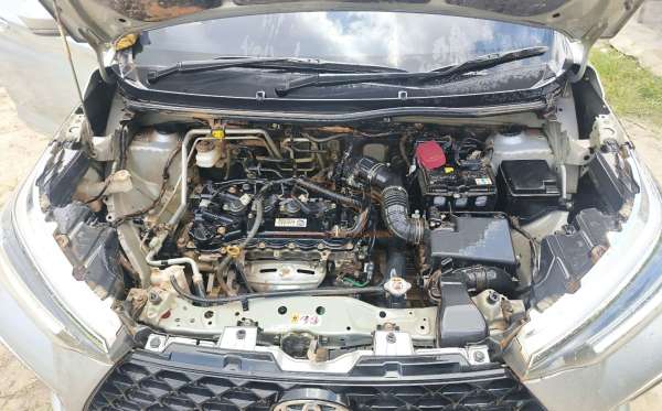 TOYOTA  AVANZA  VELOZ