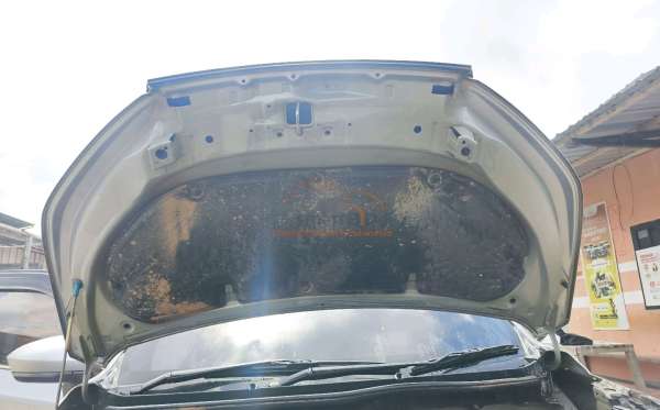 TOYOTA  AVANZA  VELOZ