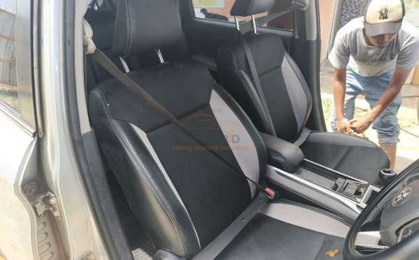 TOYOTA  AVANZA  VELOZ