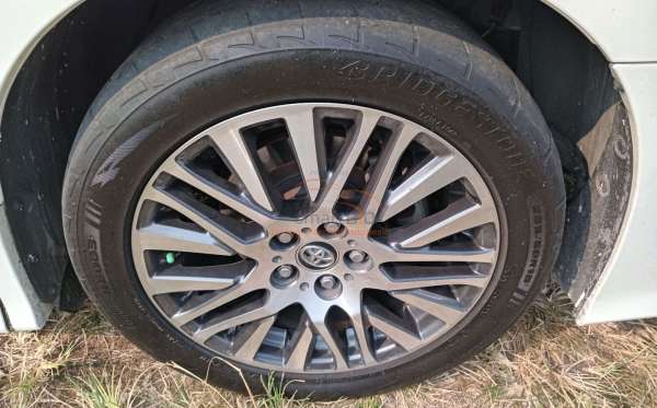 TOYOTA VELLFIRE ZG