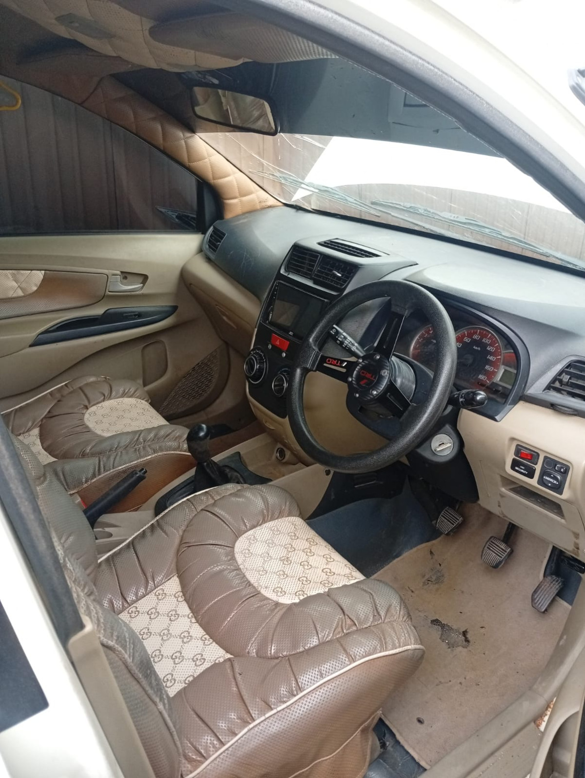 TOYOTA AVANZA G