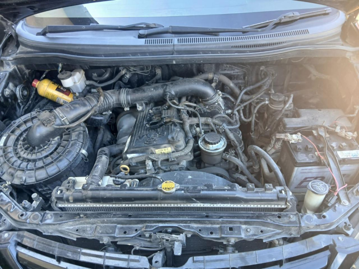 TOYOTA INNOVA G