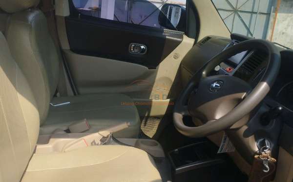 DAIHATSU LUXIO X