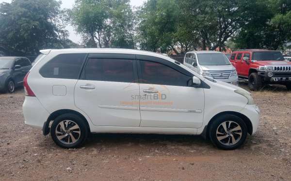 DAIHATSU XENIA R