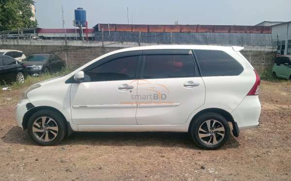 DAIHATSU XENIA R