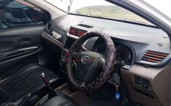 DAIHATSU  XENIA  R