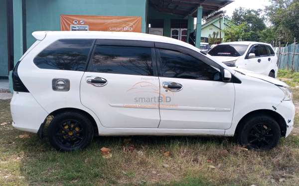 DAIHATSU  XENIA  R