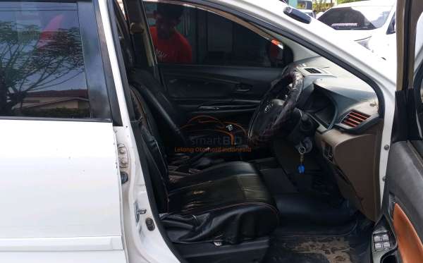 DAIHATSU  XENIA  R