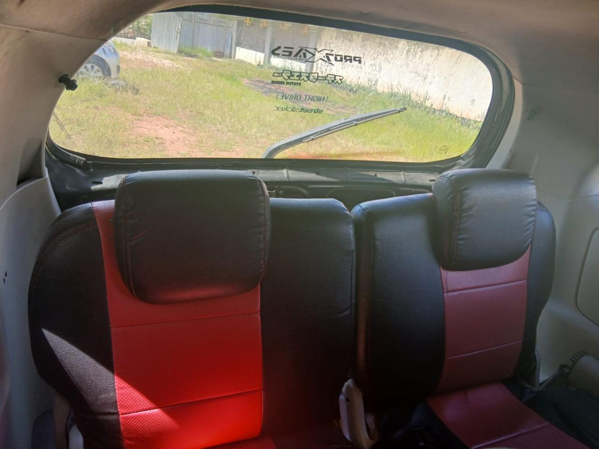 TOYOTA INNOVA G