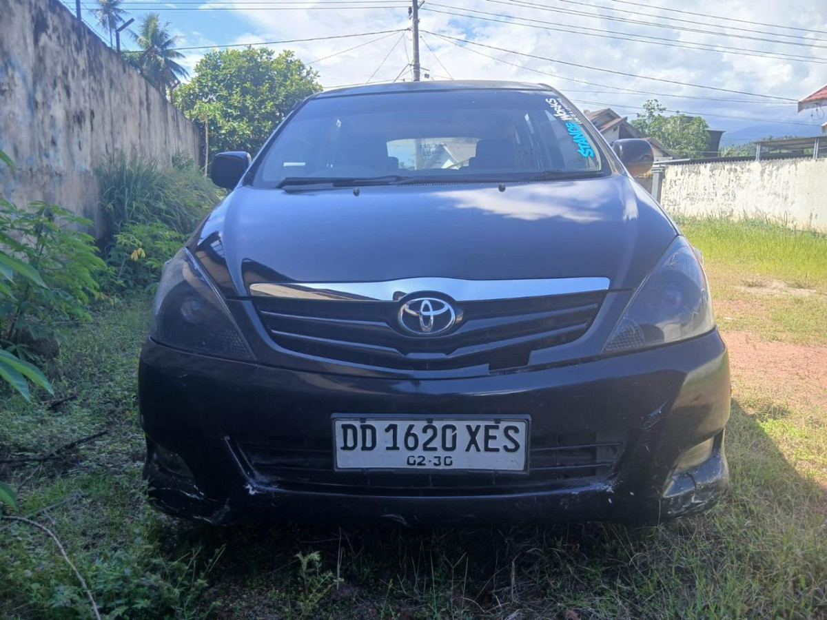 TOYOTA INNOVA G