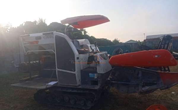 KUBOTA  TRACKTOR