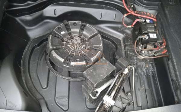 MERCEDES BENZ E 200