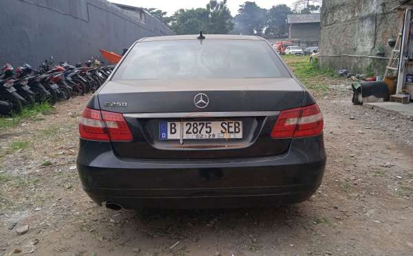 MERCEDES BENZ E 200