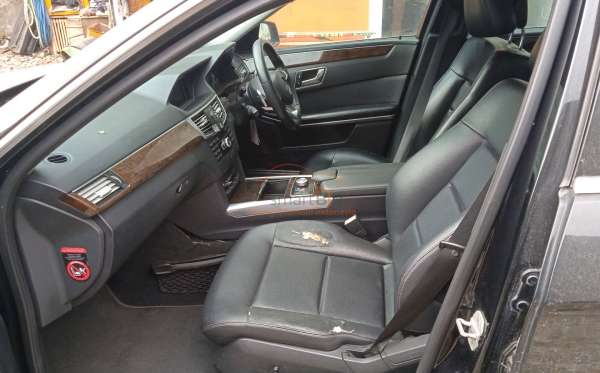 MERCEDES BENZ E 200