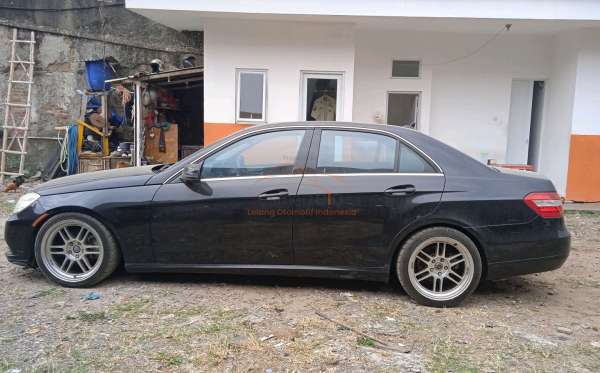 MERCEDES BENZ E 200