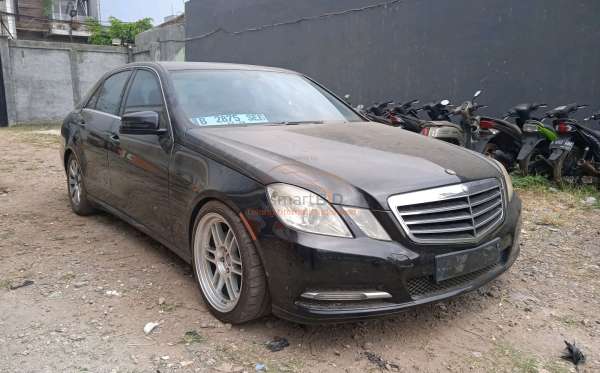 MERCEDES BENZ E 200