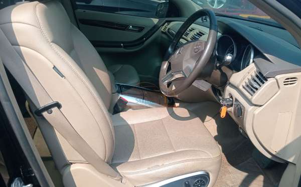 MERCEDES BENZ R 300 L AT (CBU)