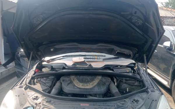 MERCEDES BENZ R 300 L AT (CBU)