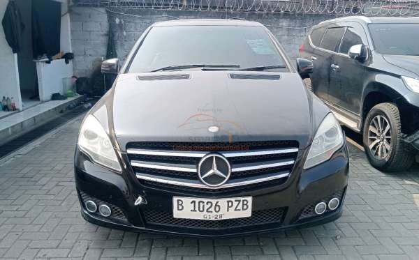 MERCEDES BENZ R 300 L AT (CBU)