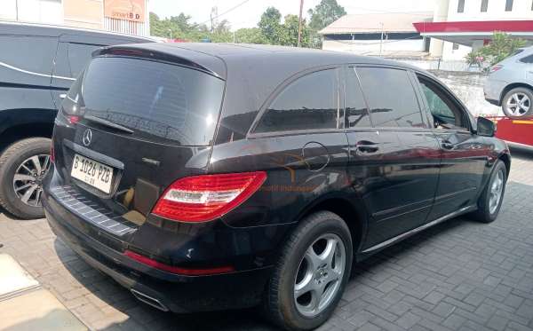 MERCEDES BENZ R 300 L AT (CBU)