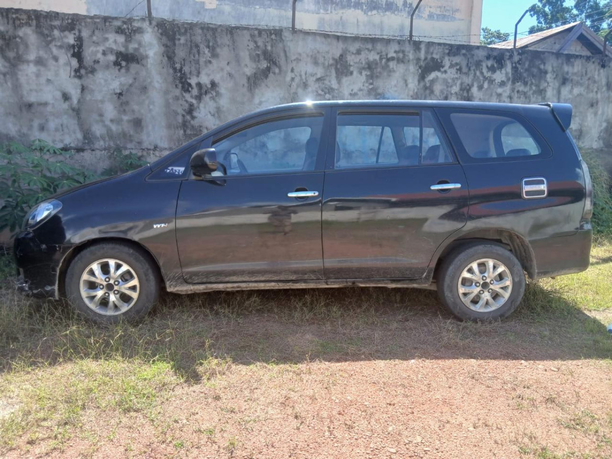 TOYOTA INNOVA G
