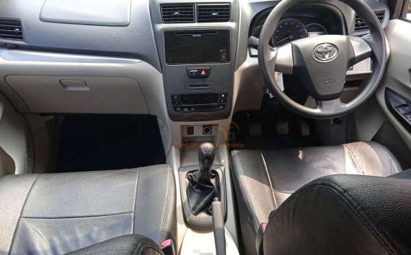 TOYOTA AVANZA 1.3 E
