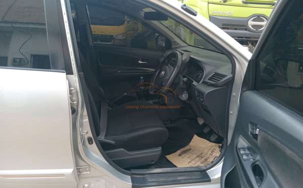 TOYOTA  AVANZA  VELOZ