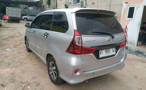 TOYOTA  AVANZA  VELOZ