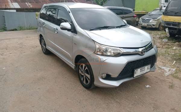 TOYOTA  AVANZA  VELOZ