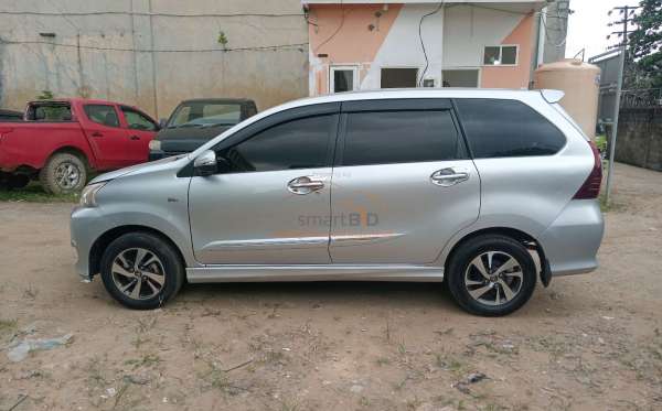 TOYOTA  AVANZA  VELOZ