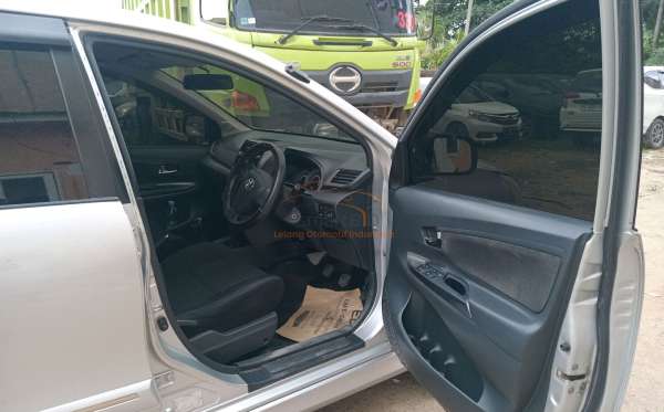 TOYOTA  AVANZA  VELOZ