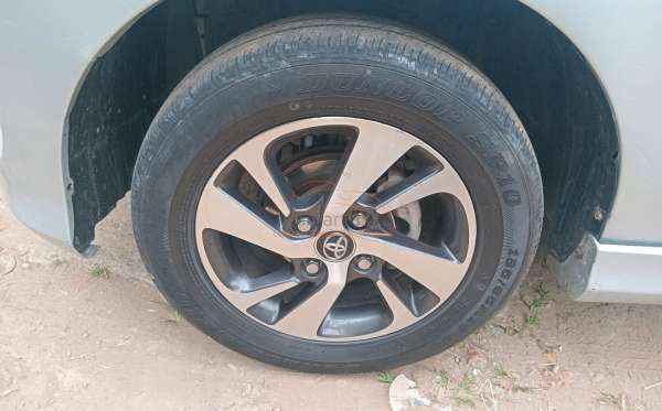 TOYOTA  AVANZA  VELOZ