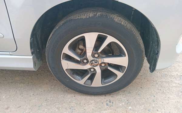 TOYOTA  AVANZA  VELOZ