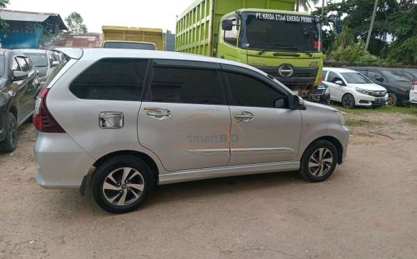 TOYOTA  AVANZA  VELOZ