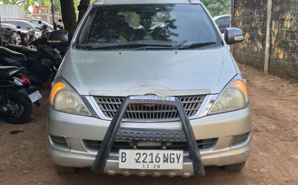 TOYOTA INNOVA G