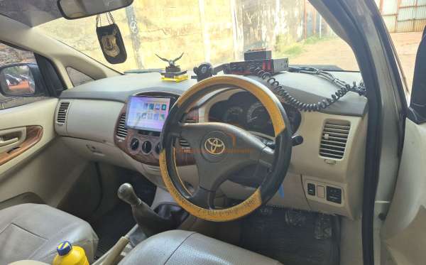 TOYOTA INNOVA G