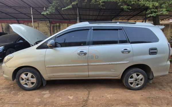 TOYOTA INNOVA G