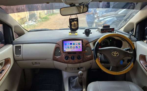 TOYOTA INNOVA G
