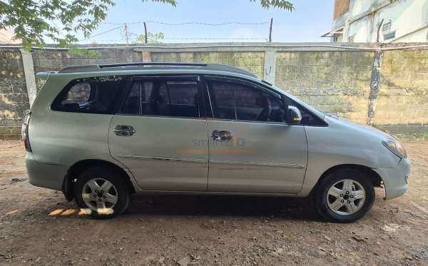 TOYOTA INNOVA G