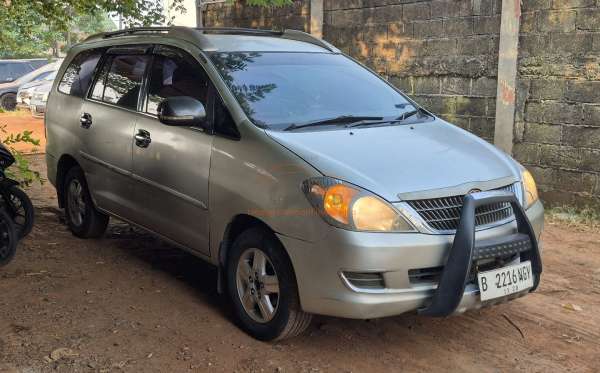 TOYOTA INNOVA G