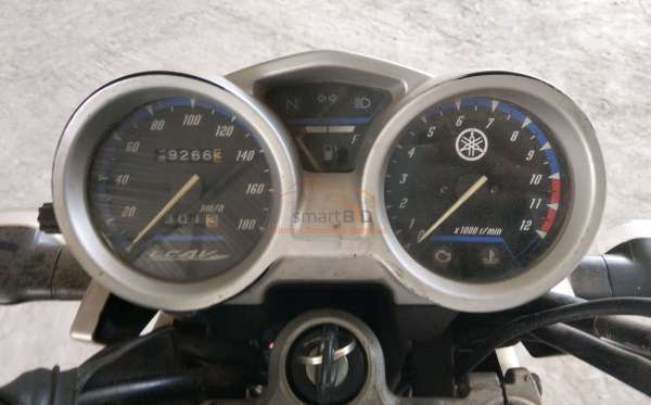 YAMAHA VIXION R